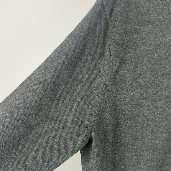 J. Crew 100% Merino Wool Classic Preppy Casual Men’s Charcoal V-Neck XL Sweater - Picture 4 of 8